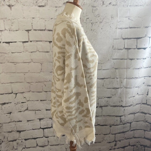 Leani Loose Knit Leopard Print Sweater Beige tan Size Small New - Picture 4 of 11